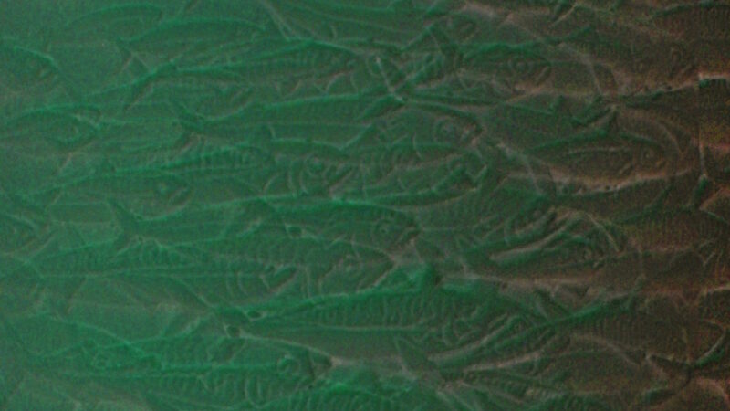 Manufakturen-Blog-PopArt-Projekt: Fische II, grün (Foto: Wigmar Bressel) - basierend auf einem Foto des Reliefs auf einem doppelwandigen Porzellanbecher der Serie 'Touché - La Mer' der niedersächsischen Staats-Porzellanmanufaktur Fürstenberg