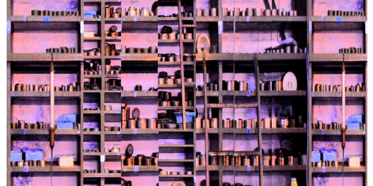 Manufakturen-Blog-PopArt-Projekt: Hochregallager IV, altrosa (Foto: Wigmar Bressel) - basierend auf einem Foto in der Produktion bei Deumer, der Manufaktur für Orden und Manschettenknöpfe in Lüdenscheid