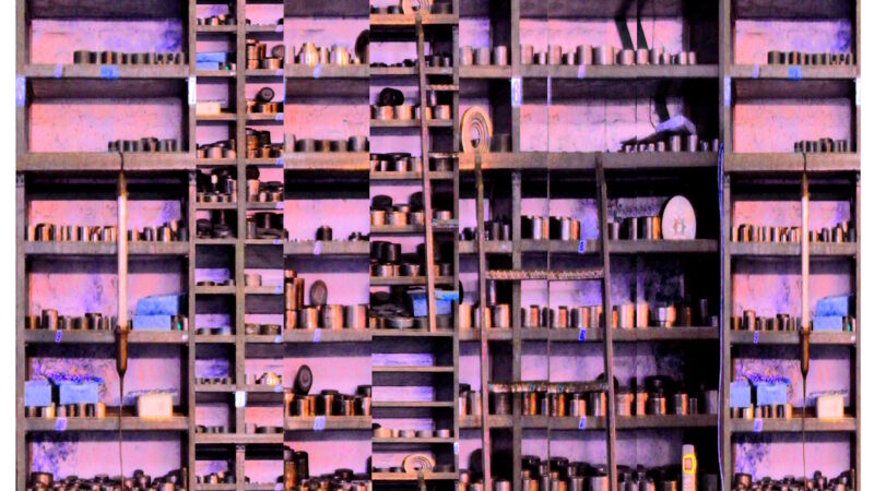 Manufakturen-Blog-PopArt-Projekt: Hochregallager IV, altrosa (Foto: Wigmar Bressel) - basierend auf einem Foto in der Produktion bei Deumer, der Manufaktur für Orden und Manschettenknöpfe in Lüdenscheid