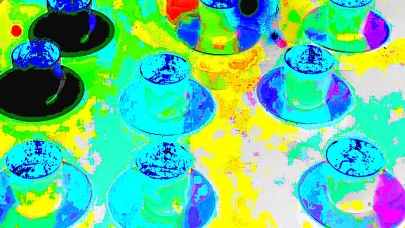 Manufakturen-Blog-PopArt-Projekt: Gläser, gelb (Foto: Wigmar Bressel) - basierend auf einem Foto von Gläsern der Serie 'Cosmo' der Glashütte Eisch in Frauenau am Messestand in Frankfurt auf der 'Ambiente 2019'