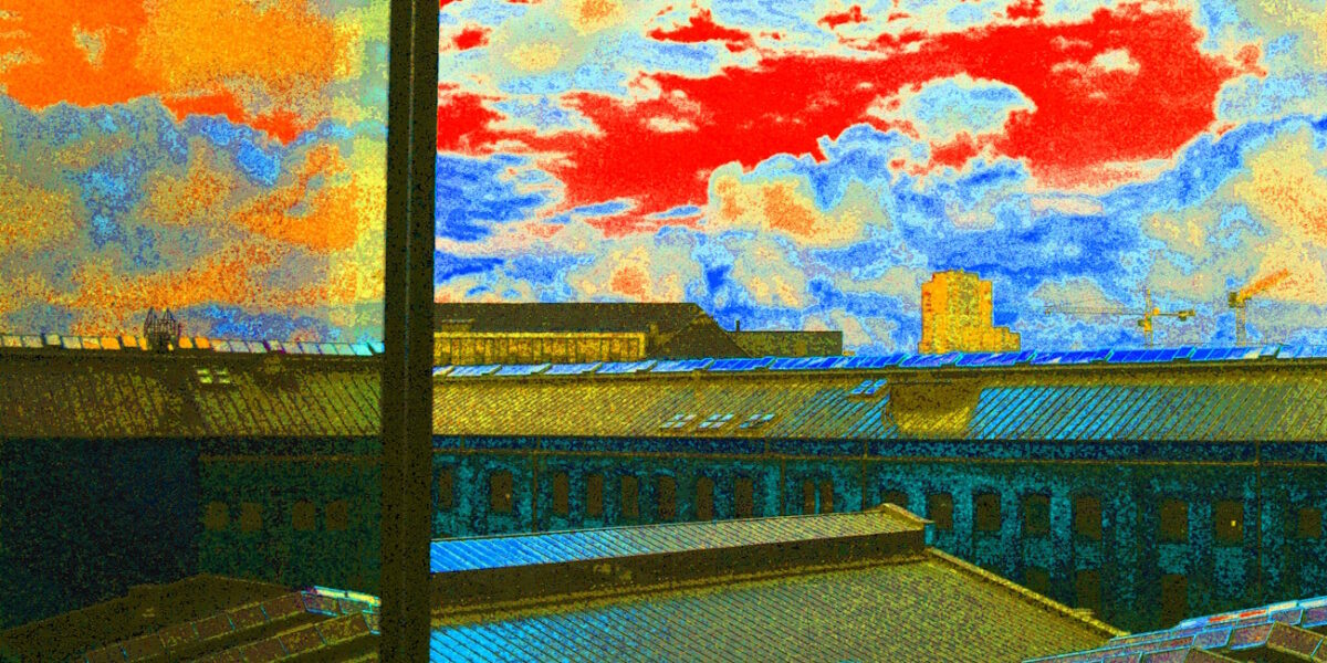 Manufakturen-Blog-PopArt-Projekt: Dächer (Die Königliche Porzellan-Manufaktur), rot (Foto: Wigmar Bressel) - basierend auf einem Foto aus dem KPM Hotel & Residences auf den Hof des KPM-Quartiers in der Wegelystraße in Berlin