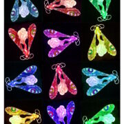 Manufakturen-Blog-PopArt-Projekt: Aus dem Tierreich I (Libellen), bunt (Foto: Wigmar Bressel) - basierend auf einem Foto der Brosche 'Weibliche Libelle' des Glasmanufakteurs René Lalique aus der Zeit zwischen 1897 und 1899, fotografiert im Werksmuseum der Glasmanufaktur Lalique im elsäßischen Wingen-sur-Moder. Leider wurde dort gestern dramatisch eingebrochen und ein Millionen-Schaden verursacht und viele Exponate geklaut, wird gemeldet. Welch ein Desaster!