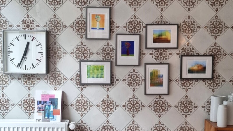 Manufakturen-Blog-PopArt-Projekt: Foto von der Ausstellung im Jahr 2023 im Projektraum 'unverloren' in der Hospitalstraße 91 in Hamburg-Altona (Foto: Wigmar Bressel)