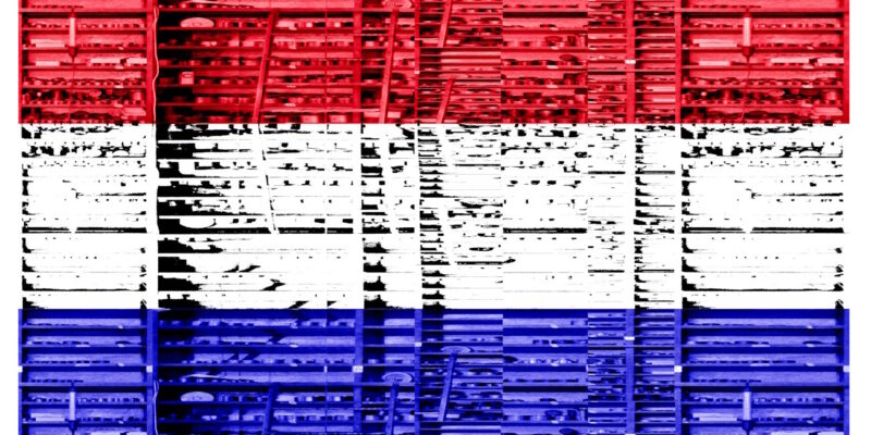 Manufakturen-Blog-PopArt-Projekt: Hochregallager IX (Fahnen), rot / weiß / blau (Foto: Wigmar Bressel) aus der Serie 'Spiegelungen' - Collage, basierend auf einem Foto in der Produktion bei Deumer, der Manufaktur für Orden und Manschettenknöpfe in Lüdenscheid