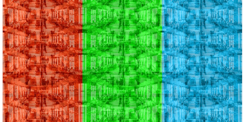 Manufakturen-Blog-PopArt-Projekt: Mitarbeiter VI (Fahnen), rot / grün / blau (Foto: Wigmar Bressel) aus der Serie 'Spiegelungen' - Collage, basierend auf einem historischen Foto aus dem Jahr 1926 in der Silberwarenmanufakur Koch & Bergfeld in Bremen im Kirchweg 200