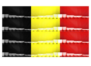 Manufakturen-Blog-PopArt-Projekt: Tassen IV (Fahnen), schwarz / gelb / rot (Foto: Wigmar Bressel) - Collage, basierend auf einem Foto der Serien 'Fluen' von Alfredo Häberli für die niedersächsische Porzellanmanufaktur Fürstenberg