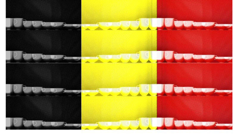 Manufakturen-Blog-PopArt-Projekt: Tassen IV (Fahnen), schwarz / gelb / rot (Foto: Wigmar Bressel) - Collage, basierend auf einem Foto des Modells 'Fluen' von Alfredo Häberli für die niedersächsische Porzellanmanufaktur Fürstenberg