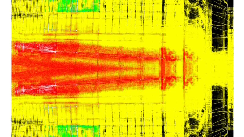 Manufakturen-Blog-PopArt-Projekt: Weimarer Porzellanmanufaktur bei Nacht IV (Heizhaus), gelb (Foto: Wigmar Bressel) aus der Serie 'Spiegelungen' - basierend auf einem Foto des Heizhauses auf dem Hof von Weimar-Porzellan in der Christian-Speck-Straße im thüringischen Blankenhain