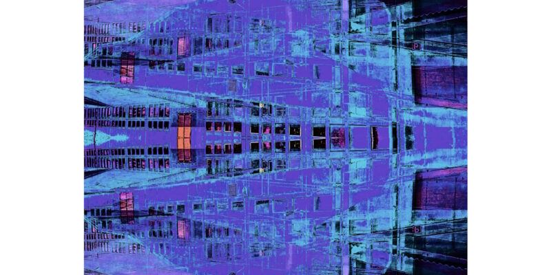 Manufakturen-Blog-PopArt-Projekt: Weimarer Porzellanmanufaktur VII (Produktion), fliederfarben (Foto: Wigmar Bressel) aus der Serie 'Spiegelungen' - basierend auf einem Foto der großen Produktionshalle von Weimar-Porzellan (1790 - 2018) in der Christian-Speck-Straße in Blankenhain