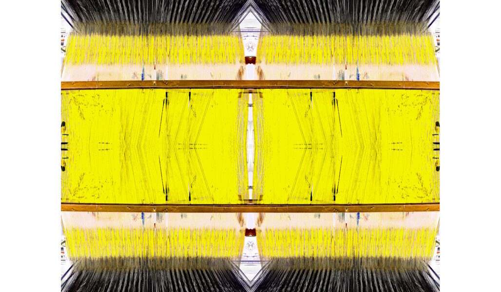 Manufakturen-Blog-PopArt-Projekt: Webstuhl XIII, gelb / anthrazit (Foto: Wigmar Bressel) aus der Serie 'Spiegelungen' und nocheinmal "auf Links gedreht" - Collage, basierend auf einem Foto im Websaal der Leinenweberei Seegers & Sohn in Steinhude am Steinhuder Meer