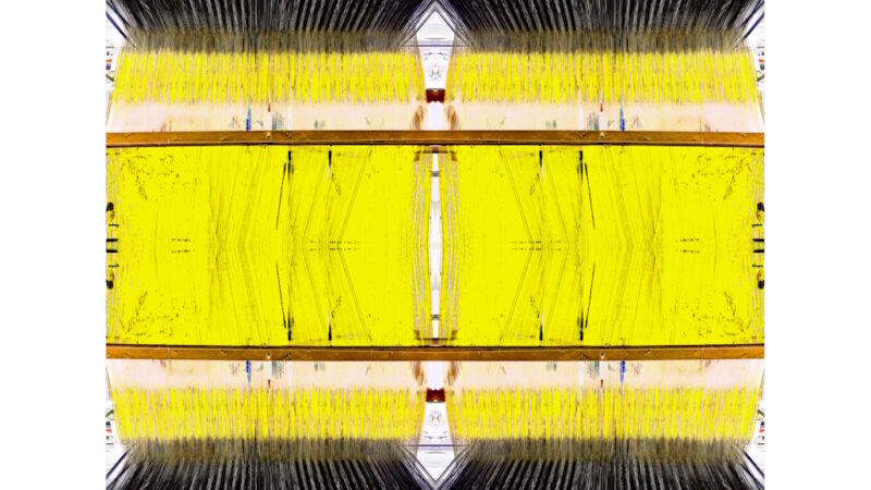 Manufakturen-Blog-PopArt-Projekt: Webstuhl XIII, gelb / anthrazit (Foto: Wigmar Bressel) aus der Serie 'Spiegelungen' und nocheinmal "auf Links gedreht" - Collage, basierend auf einem Foto im Websaal der Leinenweberei Seegers & Sohn in Steinhude am Steinhuder Meer