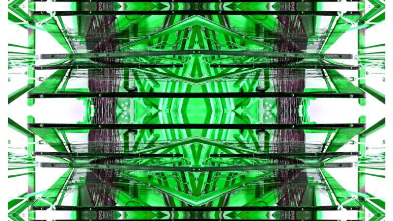 Manufakturen-Blog-PopArt-Projekt: Webstuhl IX, grün / anthrazit (Foto: Wigmar Bressel) aus der Serie 'Spiegelungen' - Collage, basierend auf einem Foto am Webstuhl im Atelier der Webmeisterin Maike Weyrich in Hamburg-Bergedorf