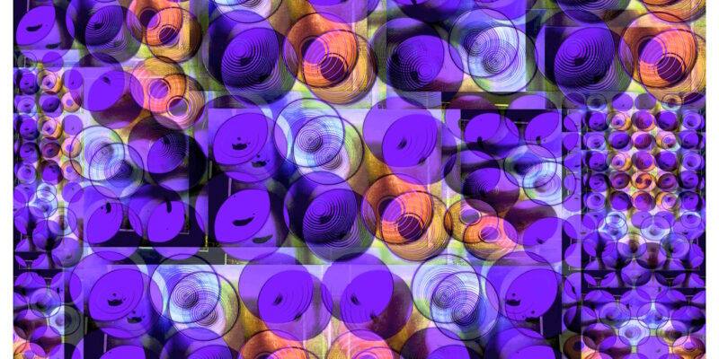 Manufakturen-Blog-PopArt-Projekt: Schalen VI (Fahnen), lila / lachsfarben (Wigmar Bressel) aus der Serie 'Spiegelungen' nochmal "auf Links gedeht" - Collage, basierend auf einem Foto in der Werkstatt der Independent-Keramikerin Frauke Alber in Bremen