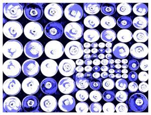 Manufakturen-Blog-PopArt-Projekt: Teller XVII (Fahnen), "Delfter Blau" (Foto: Wigmar Bressel) aus der Serie 'Spiegelungen' - Collage, basierend auf einem Foto von Kathrin Ritzi-Schaufelberger von Tellern des eidgenössischen Ritziporzellan aus Kradolf